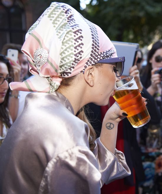 Lady Gaga paliła marihuanę na scenie w Amsterdamie