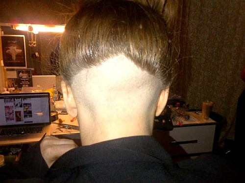 Kto zafundował sobie modny tył? (FOTO)