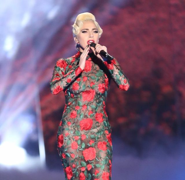 Ile schudła Lady Gaga? Gdy rok temu złożyła cekiny, gratulowano jej ciąży, teraz