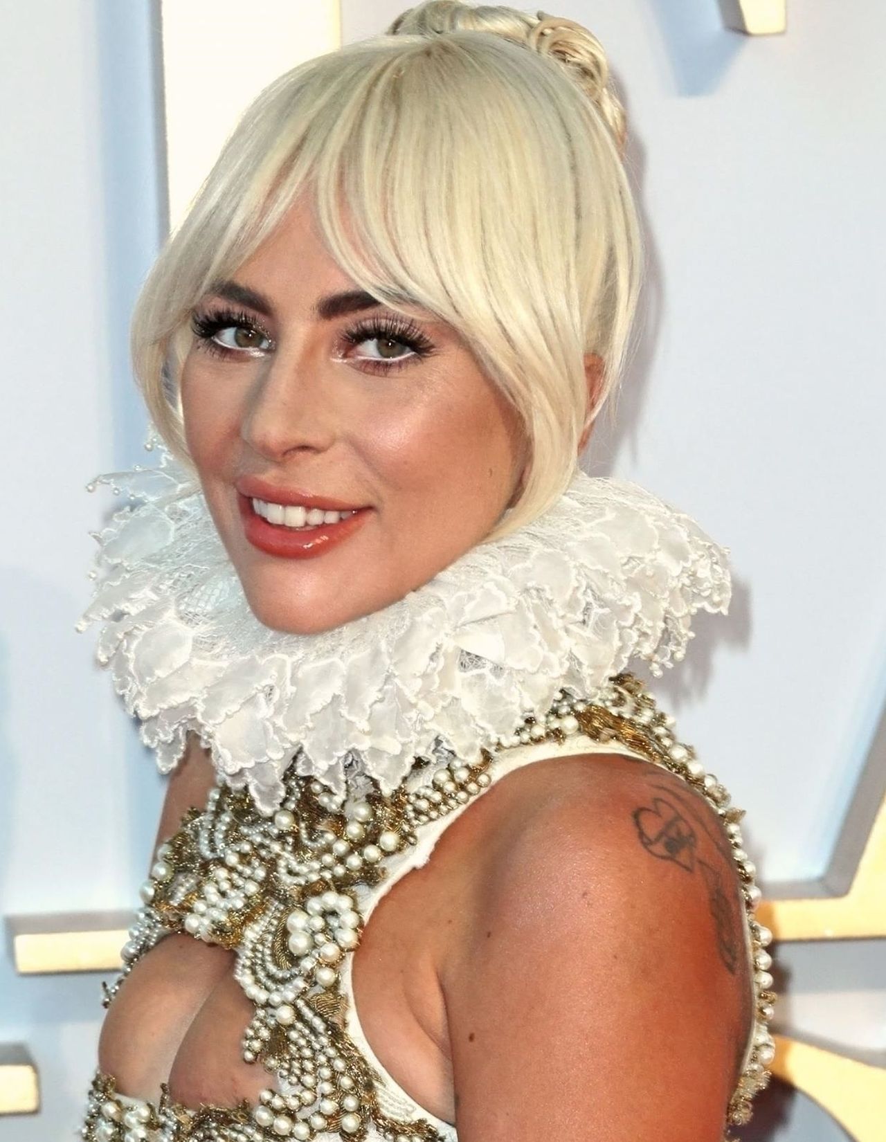 Lady Gaga w Londynie wyglądała jak KRÓLOWA (ZDJĘCIA)