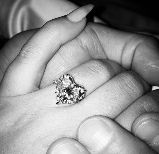 Pierścionek Lady Gagi skrywa piękną tajemnicę (FOTO)