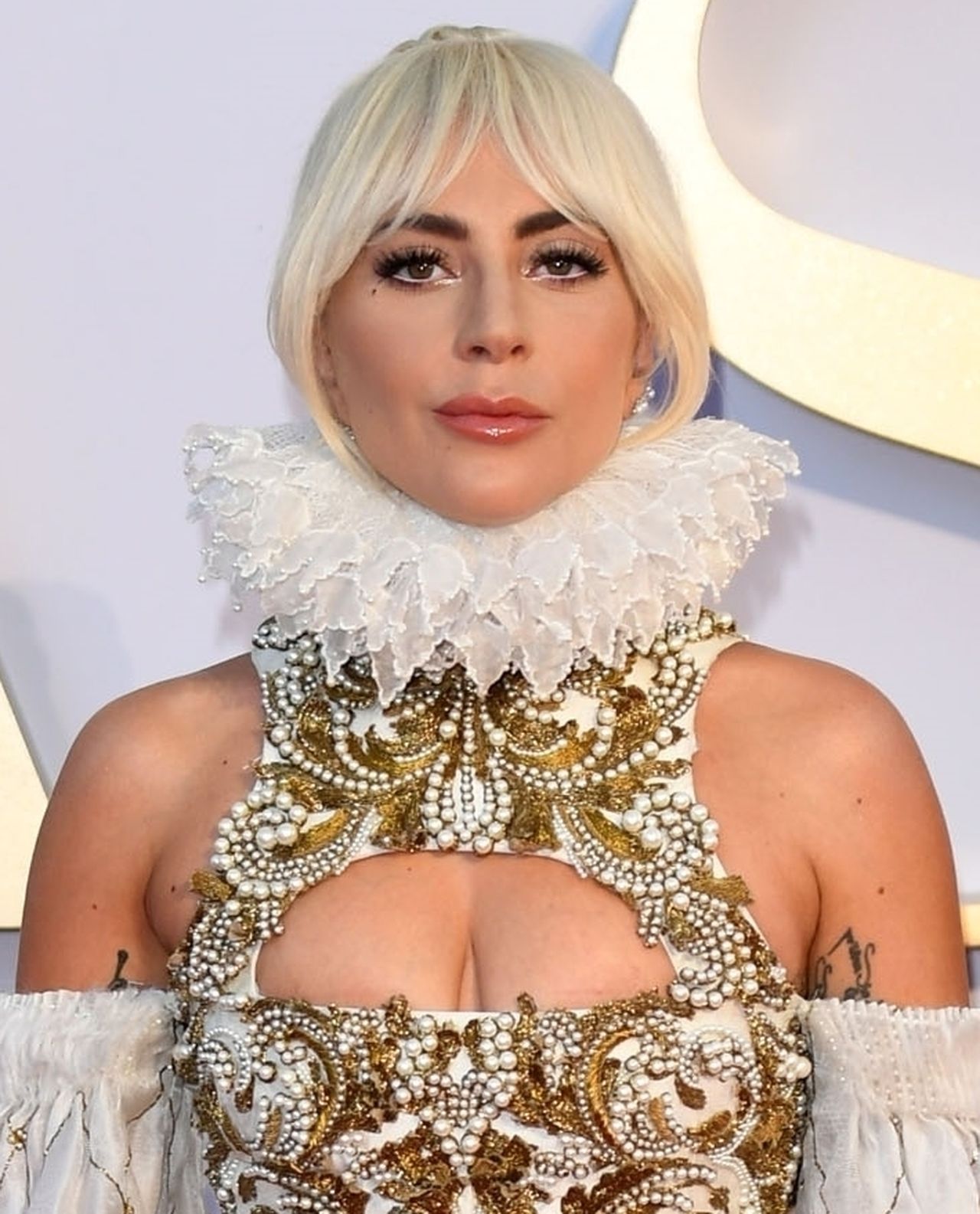 Lady Gaga w Londynie wyglądała jak KRÓLOWA (ZDJĘCIA)