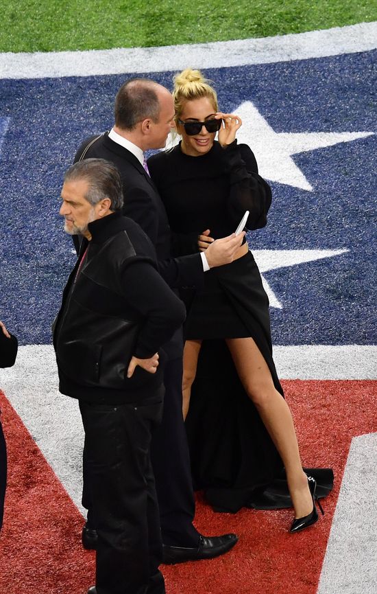 Lady Gaga nie miała majtek podczas Super Bowl. Gdy usiadła, WSZYSTKO było widać!