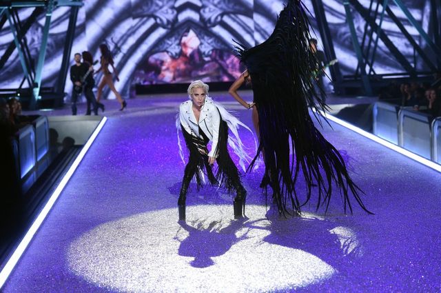 Ile schudła Lady Gaga? Gdy rok temu złożyła cekiny, gratulowano jej ciąży, teraz Ile schudła Lady Gaga? Gdy rok temu złożyła cekiny, gratulowano jej ciąży, teraz