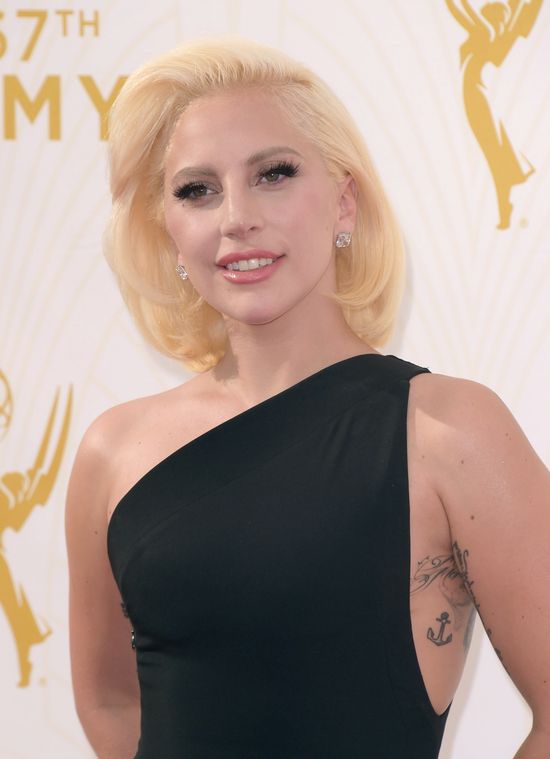 To nie wpadka grafika! Co ona ma na sobie? (FOTO)