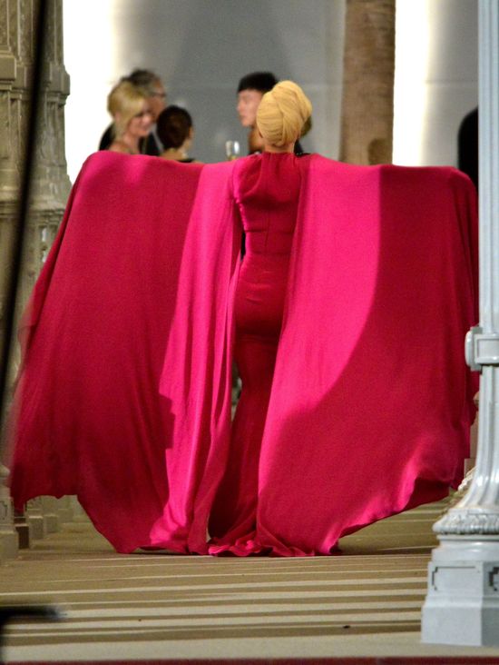 Tym razem ma dobre wytłumaczenie dla swojego stroju (FOTO)