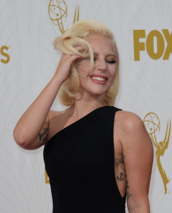 To nie wpadka grafika! Co ona ma na sobie? (FOTO)