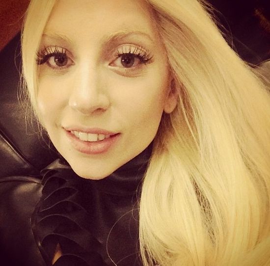 Kontrowersyjny sposób na piękno Lady Gagi