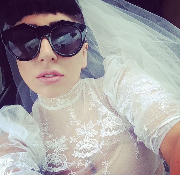 Lady Gaga w sukni ślubej! Jednak wzięła ŚLUB? (FOTO)