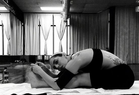 Joga na torach - przesada? (FOTO) Joga na torach - przesada? (FOTO)