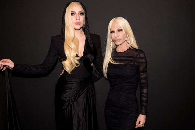 Lady Gaga czy Donatella Versace? (FOTO)
