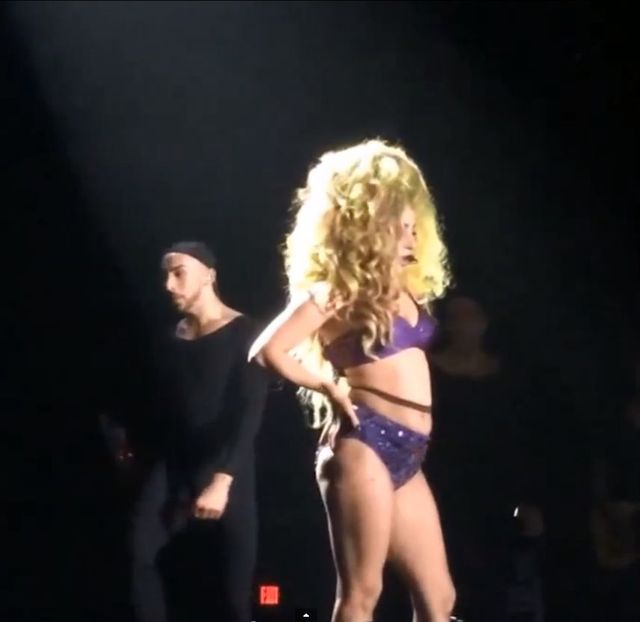 Szok! Lady Gaga zdjęła majtki na koncercie! (VIDEO) Szok! Lady Gaga zdjęła majtki na koncercie! (VIDEO)