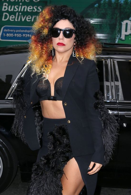 Tak wystrojona robiła zakupy świąteczne (FOTO)