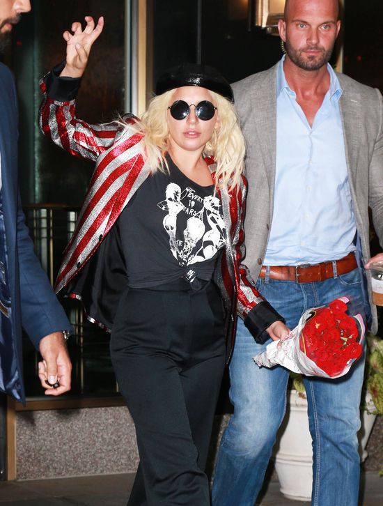 Takie obcasy to dla niej pestka (FOTO)