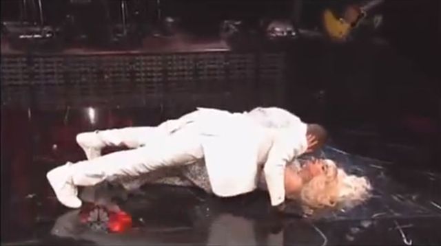 Lady Gaga zszokowała bardziej niż Cyrus na MTV VMA (VIDEO)