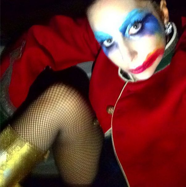 Ta gwiazda uwielbia eksperymentować ze swoim wyglądem (FOTO) Ta gwiazda uwielbia eksperymentować ze swoim wyglądem (FOTO)