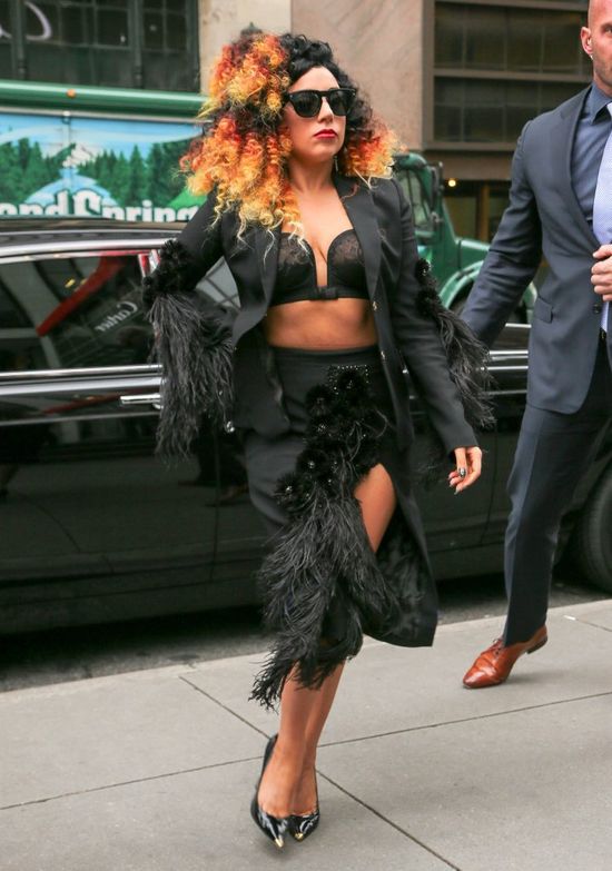 Tak wystrojona robiła zakupy świąteczne (FOTO)