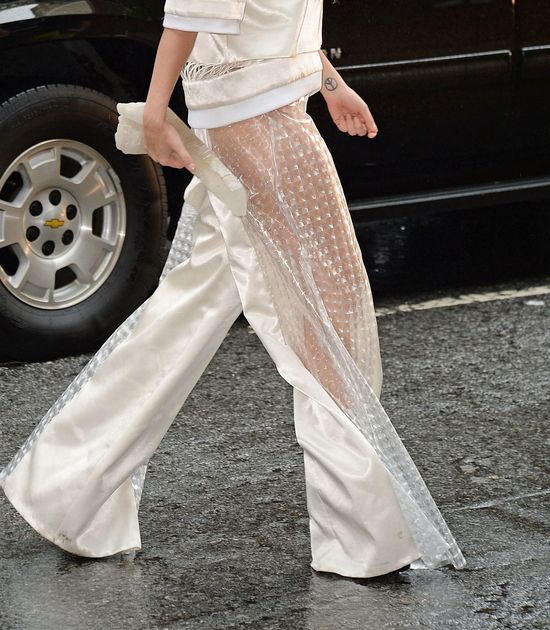 Kto tym razem chciał pochwalić się nogami? (FOTO)