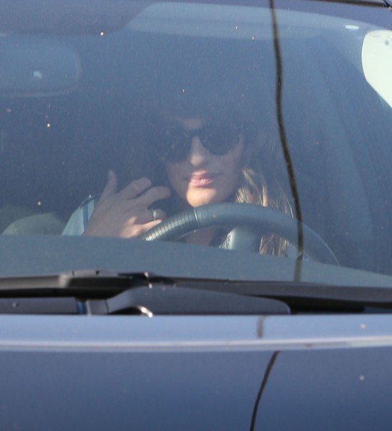 Lea Michele smutek po Corym topi w lekturach (FOTO) Lea Michele smutek po Corym topi w lekturach (FOTO)