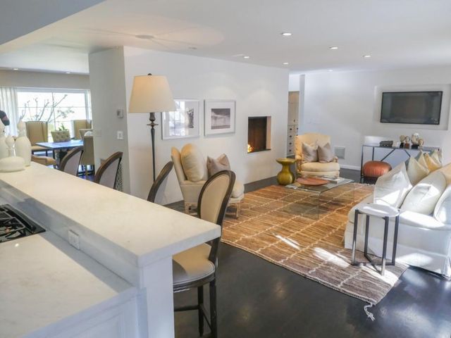 Gwiazda Plotkary sprzedaje dom (FOTO) Gwiazda Plotkary sprzedaje dom (FOTO)