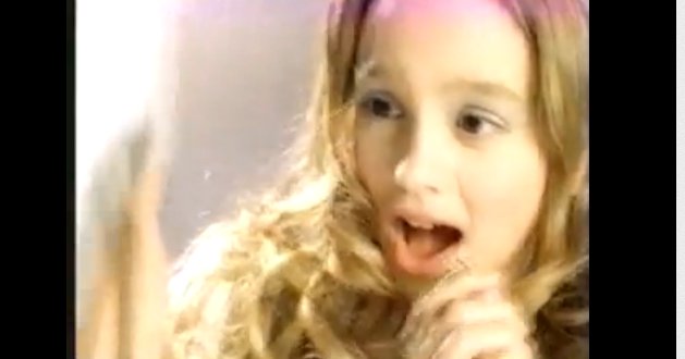 Młodziutka Leighton Meester w reklamie Tamagotchi (VIDEO)