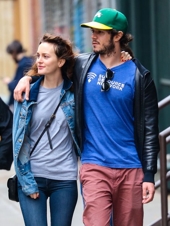 Leighton Meester bez makijażu w objęciach męża (FOTO)