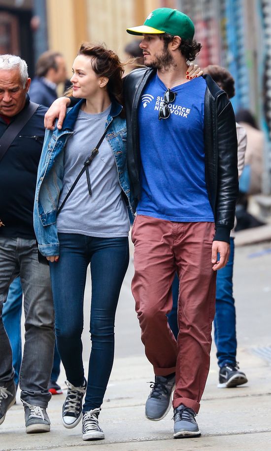 Leighton Meester bez makijażu w objęciach męża (FOTO)