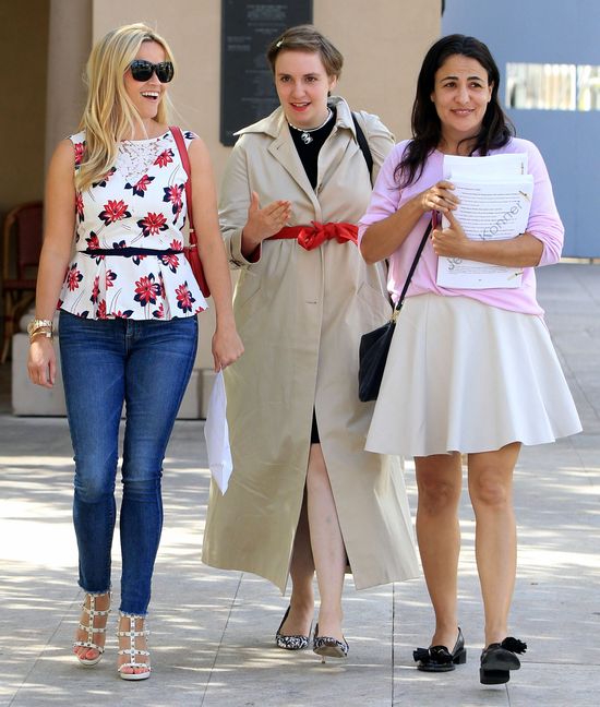 Paparazzi przyłapali Lenę Dunham, kiedy dawała Reese...