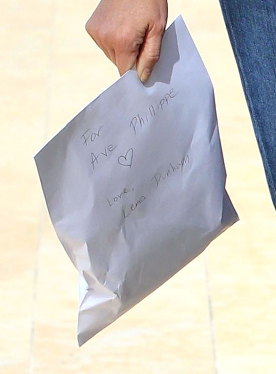 Paparazzi przyłapali Lenę Dunham, kiedy dawała Reese...