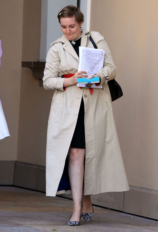 Paparazzi przyłapali Lenę Dunham, kiedy dawała Reese...