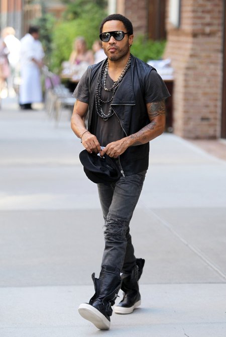 Lenny Kravitz pociesza Vanessę Paradis? Lenny Kravitz pociesza Vanessę Paradis?