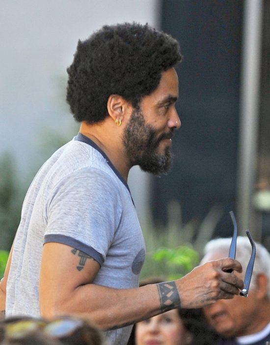 UPS! Lenny Kravitz pokazał PUPĘ (FOTO)