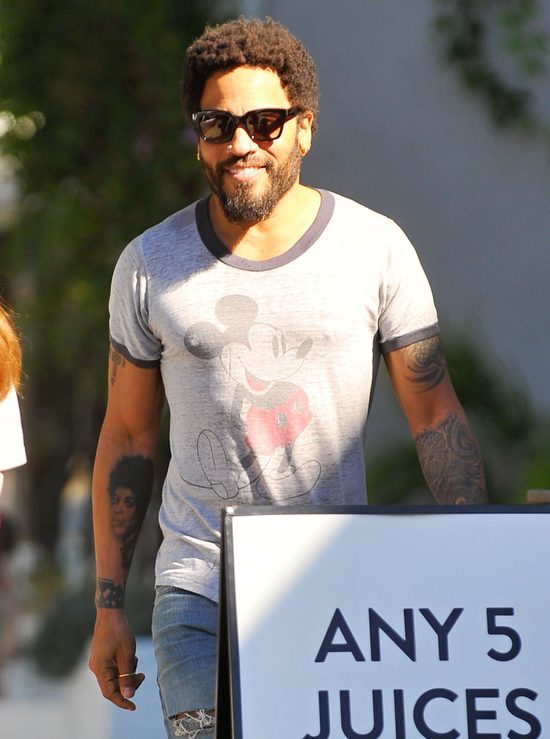 UPS! Lenny Kravitz pokazał PUPĘ (FOTO)