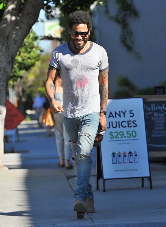 UPS! Lenny Kravitz pokazał PUPĘ (FOTO)