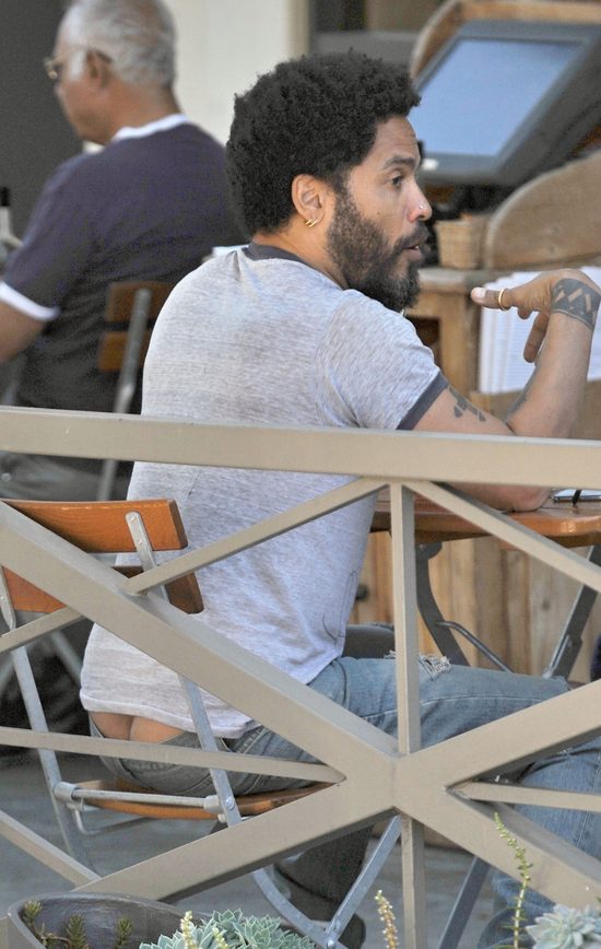 UPS! Lenny Kravitz pokazał PUPĘ (FOTO)