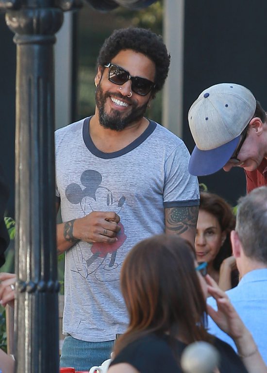 UPS! Lenny Kravitz pokazał PUPĘ (FOTO)