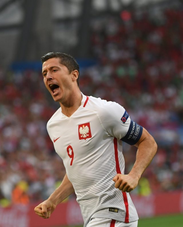 Anna i Robert Lewandowscy z mamami w restauracji (Instagram) Anna i Robert Lewandowscy z mamami w restauracji (Instagram)