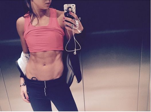 Brzuch Anny Lewandowskiej jest mooocno umięśniony (FOTO)