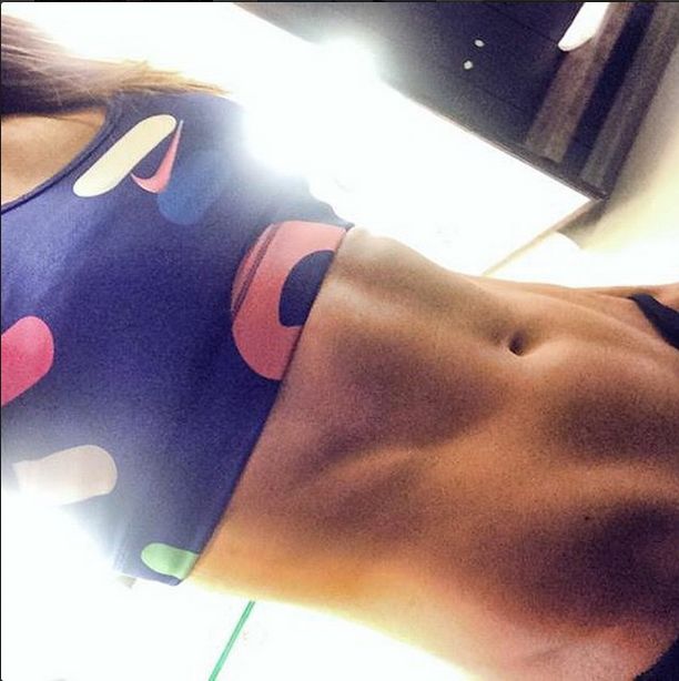 Brzuch Anny Lewandowskiej jest mooocno umięśniony (FOTO)