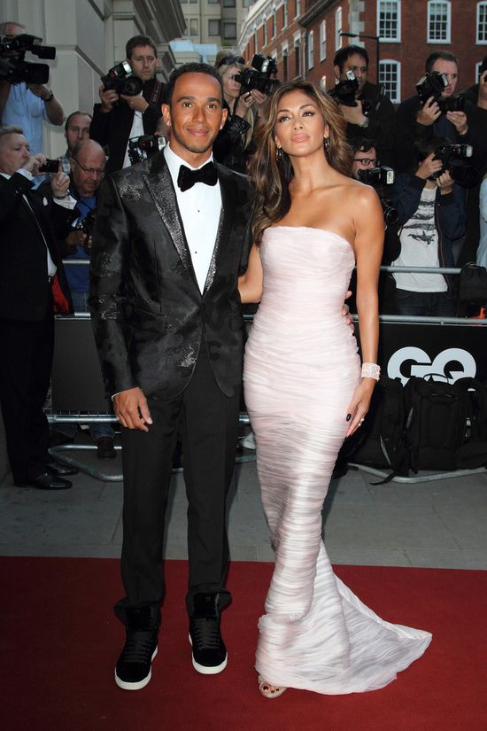 Gwiazdy zdjęły biustonosze przed galą GQ (FOTO)