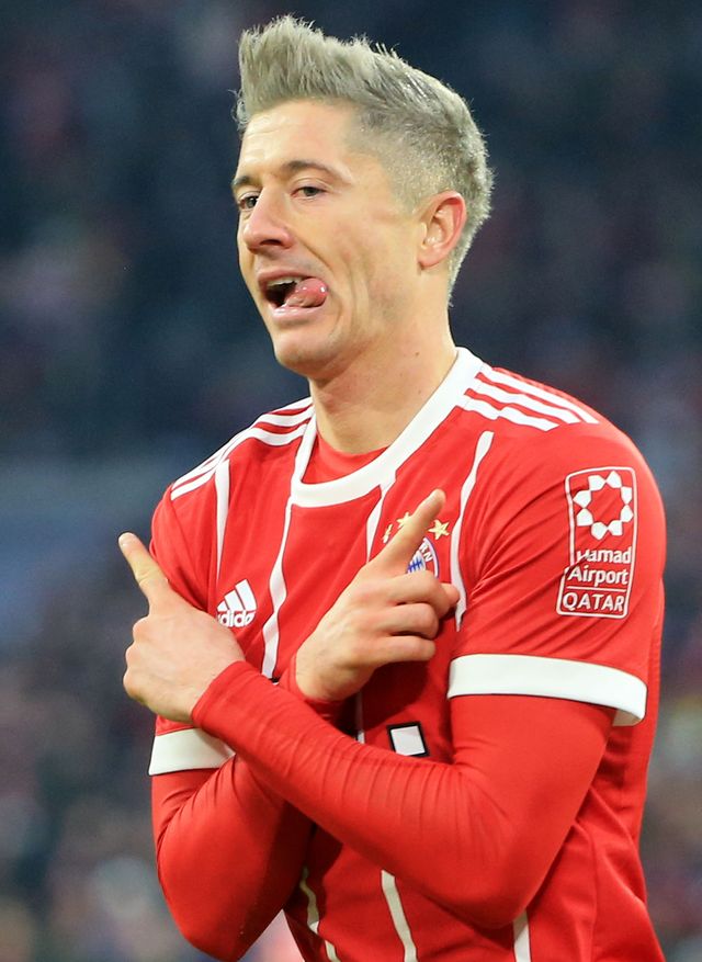 Robert Lewandowski debiutuje w nowej fryzurze na boisku (ZDJĘCIA)