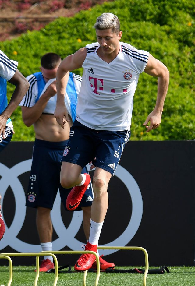 Żegnaj BLONDZIE - Robert Lewandowski znów się przefarbował 