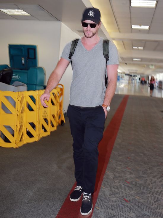 Liam Hemsworth całuje NOWĄ dziewczynę (FOTO) Liam Hemsworth całuje NOWĄ dziewczynę (FOTO)