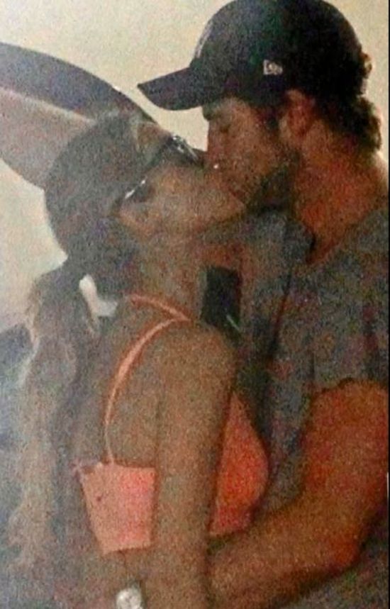 Liam Hemsworth całuje NOWĄ dziewczynę (FOTO) Liam Hemsworth całuje NOWĄ dziewczynę (FOTO)