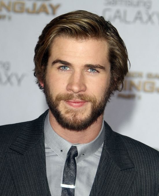 Hemsworth narzeka na całowanie Lawrence: Jadła czosnek!