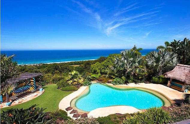 Chris Hemsworth mieszka w raju (FOTO)