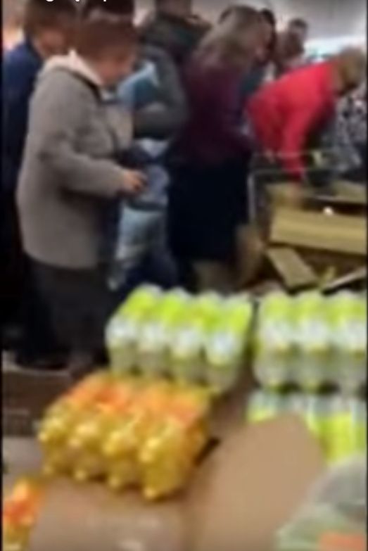 Masakra! Walka o kurtki w Lidlu (VIDEO) Masakra! Walka o kurtki w Lidlu (VIDEO)