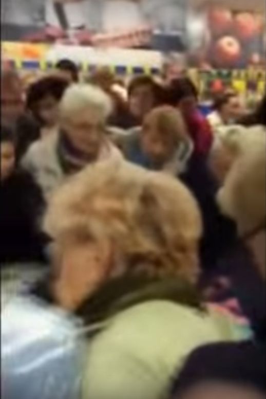 Masakra! Walka o kurtki w Lidlu (VIDEO) Masakra! Walka o kurtki w Lidlu (VIDEO)