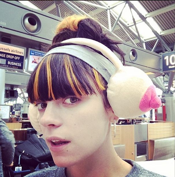 Pokazała jak tańczy topless i w spanxach! (VIDEO)