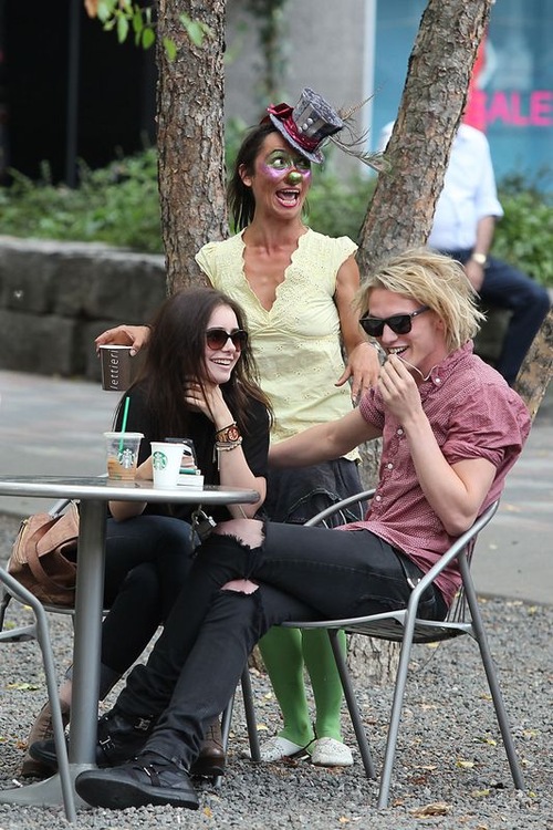 Lily Collins na randce z Jamie'm Campbellem Bowerem (FOTO)